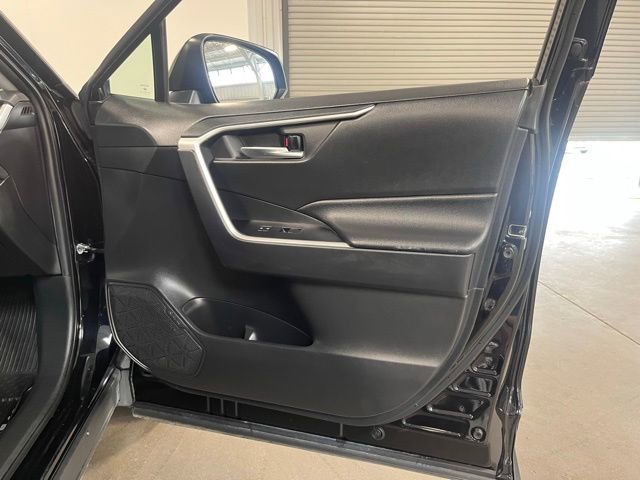 Used 2020 Toyota RAV4 XLE w/ Convenience Package image 12