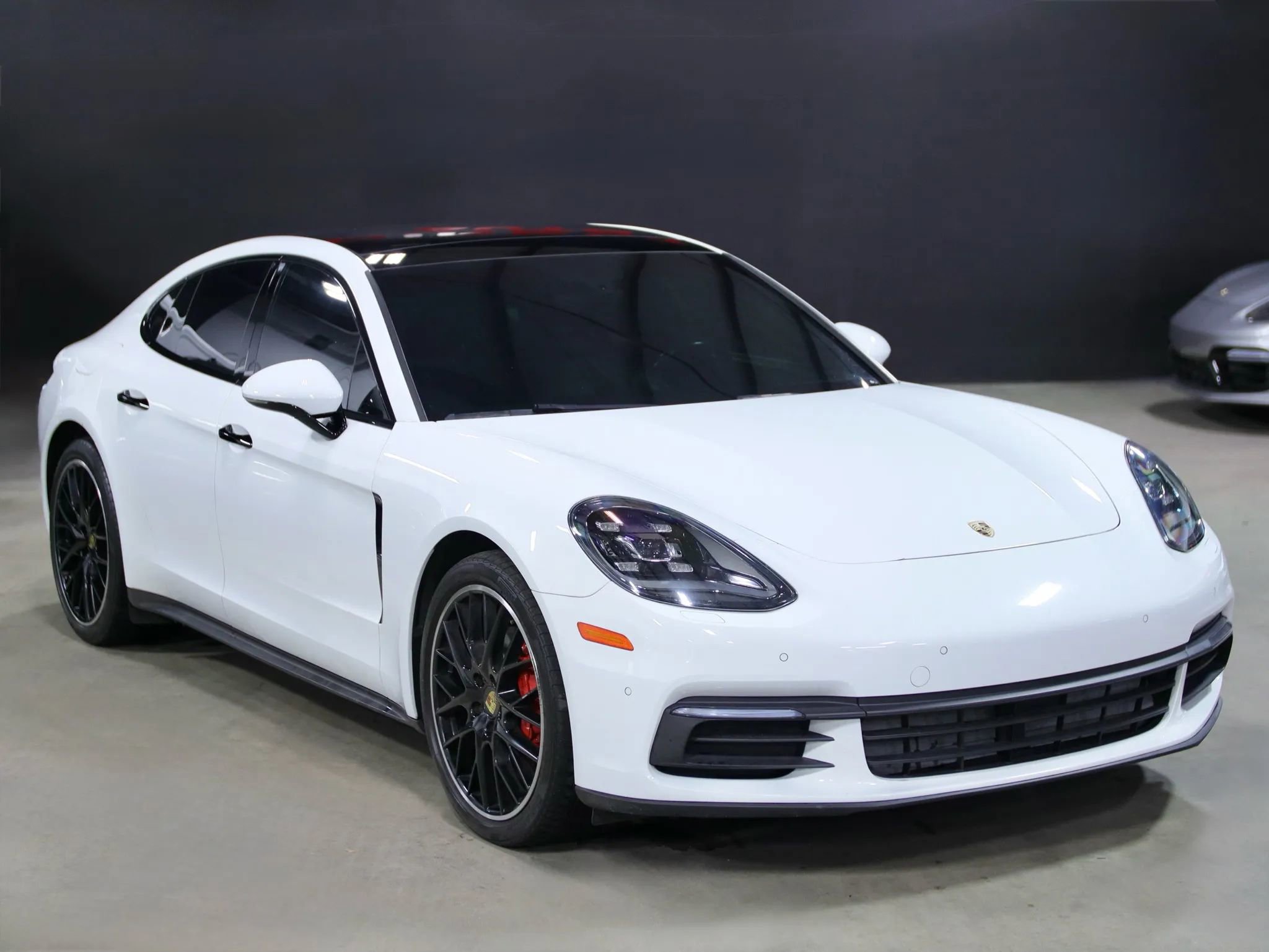 Used 2017 Porsche Panamera 4 image 2