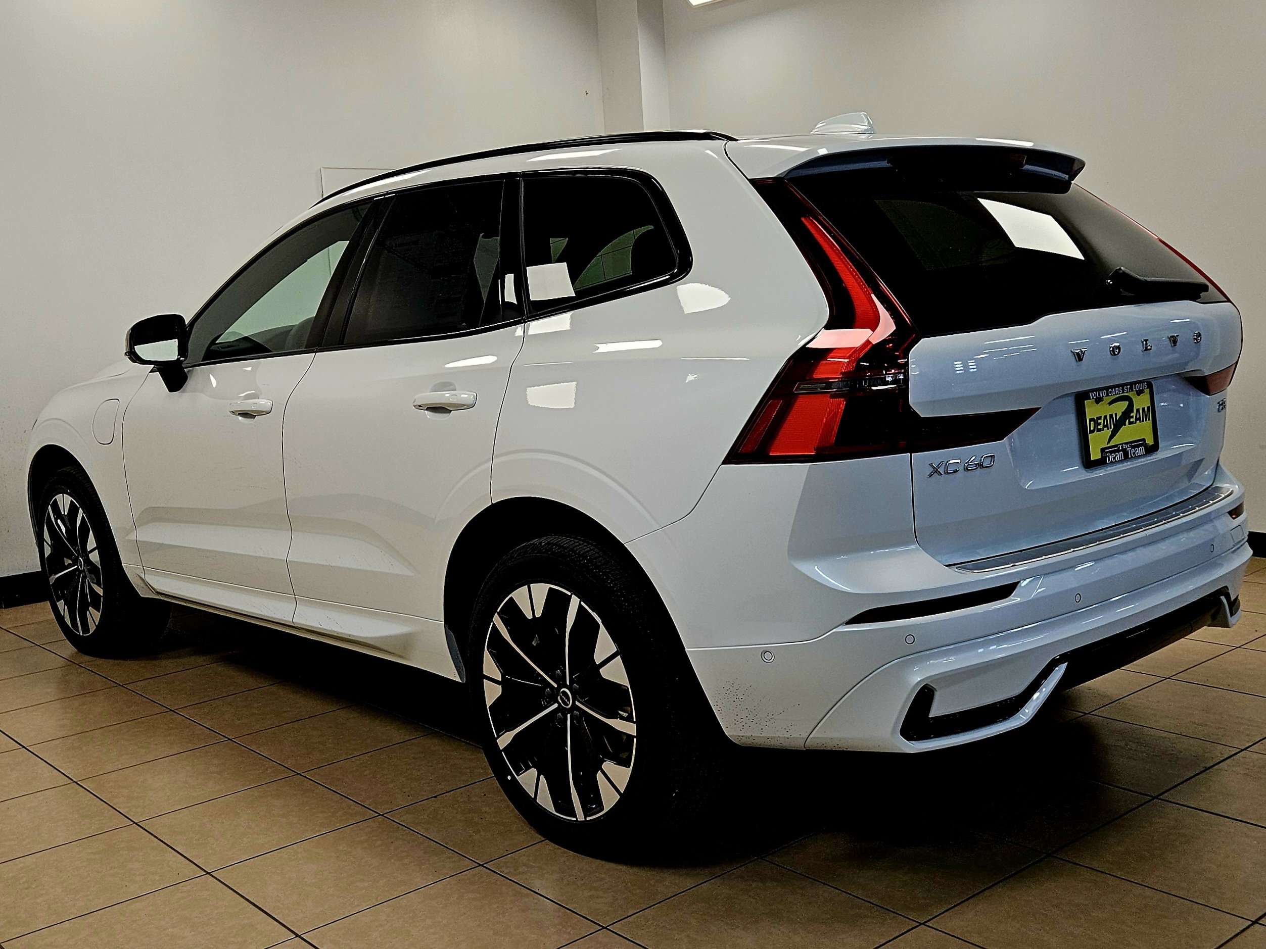 New 2026 Volvo XC60 T8 Plus w/ Protection Package Premier AWD/4WD image 6