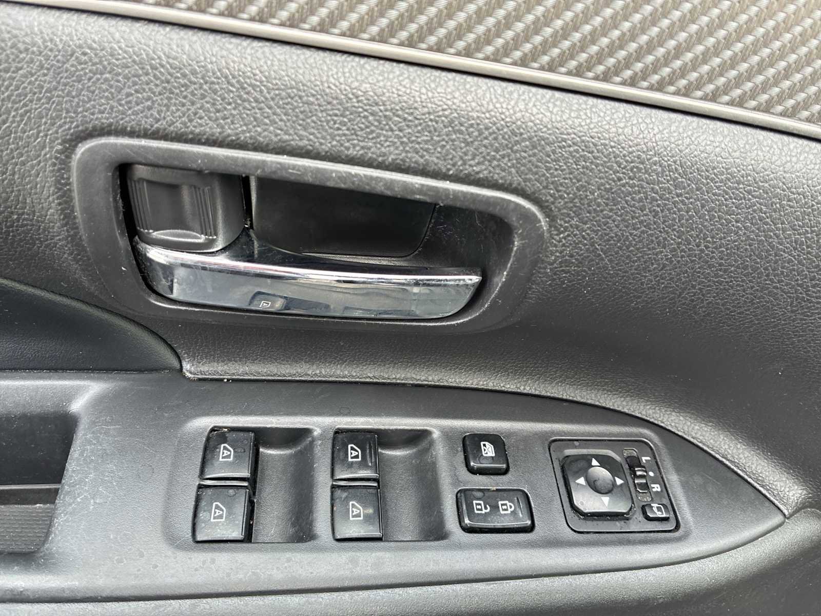 Used 2020 Mitsubishi Outlander SEL image 15