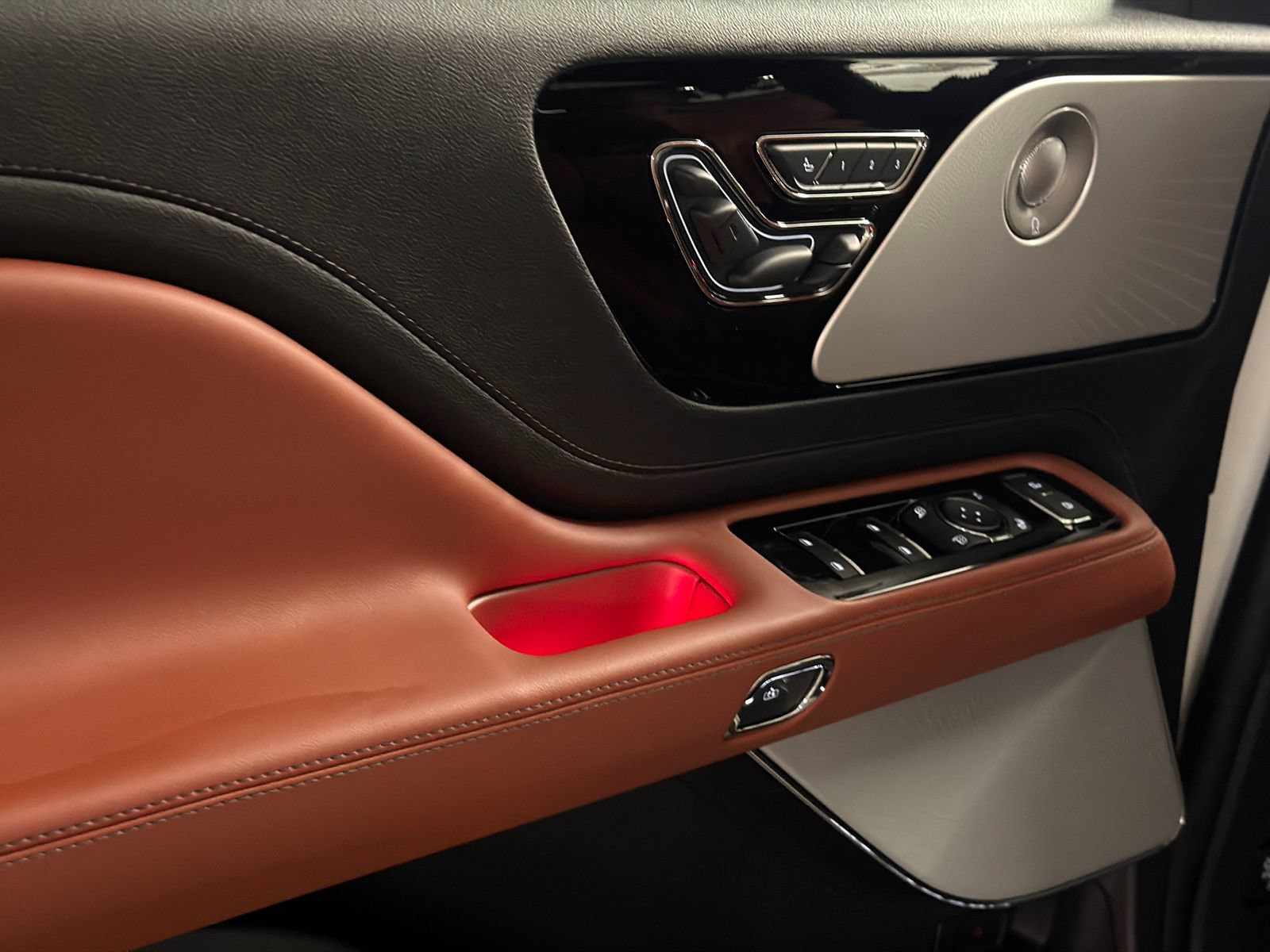 New 2026 Lincoln Aviator Reserve AWD/4WD image 19