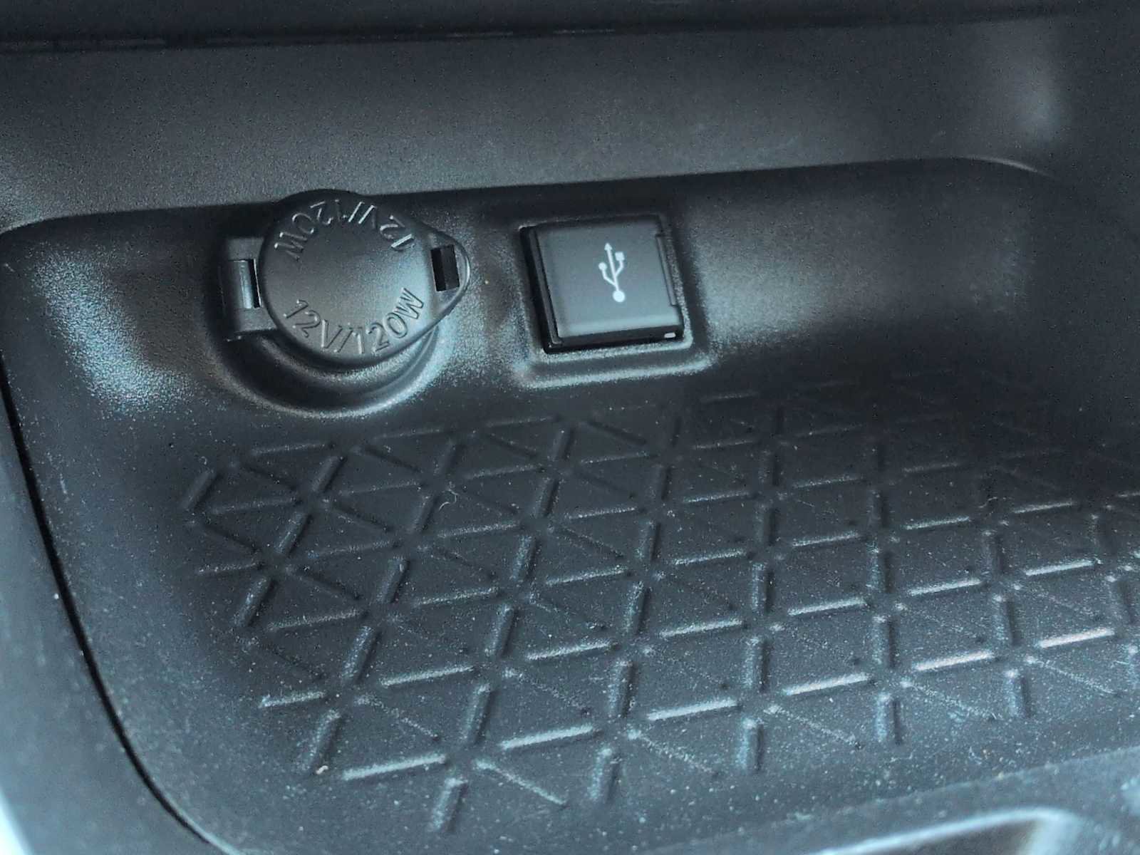 Used 2020 Toyota RAV4 XLE w/ Convenience Package image 32