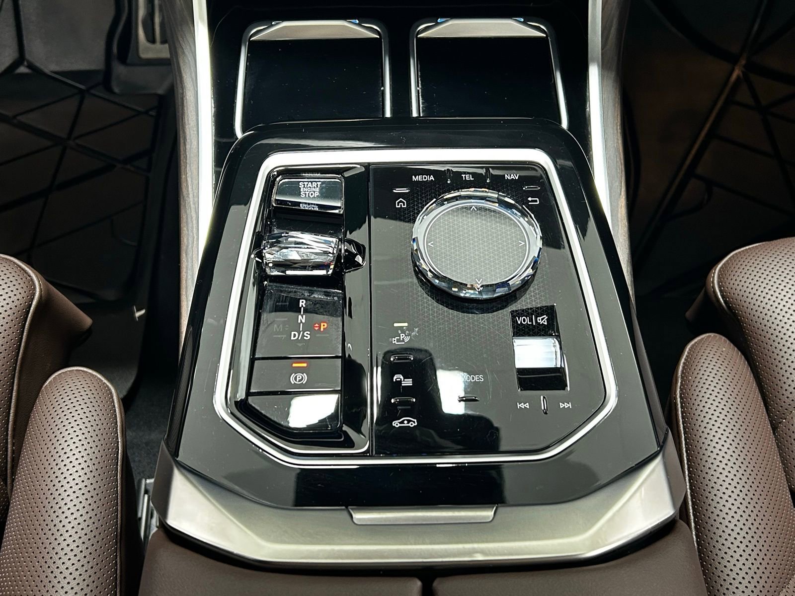 Used 2024 BMW 740i xDrive image 23