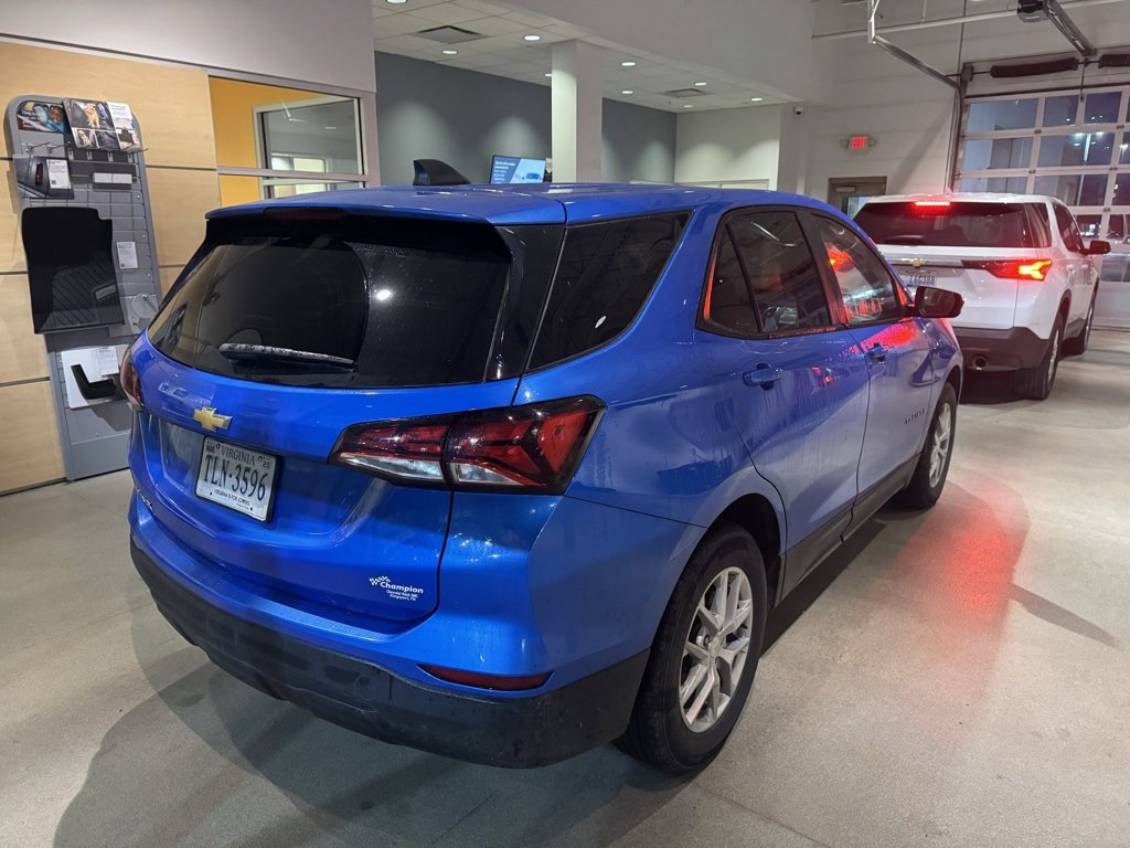 Used 2024 Chevrolet Equinox LS w/ LS Convenience Package image 3