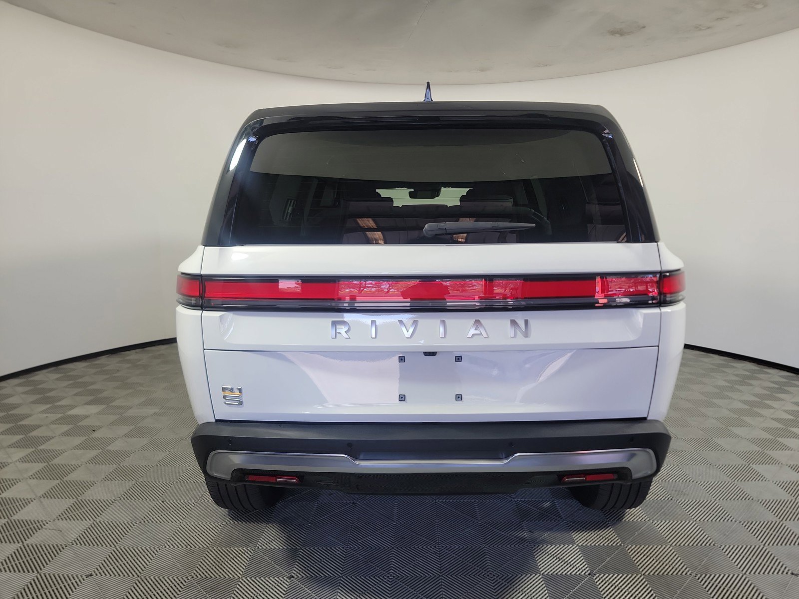 Used 2024 Rivian R1S Adventure AWD/4WD image 8