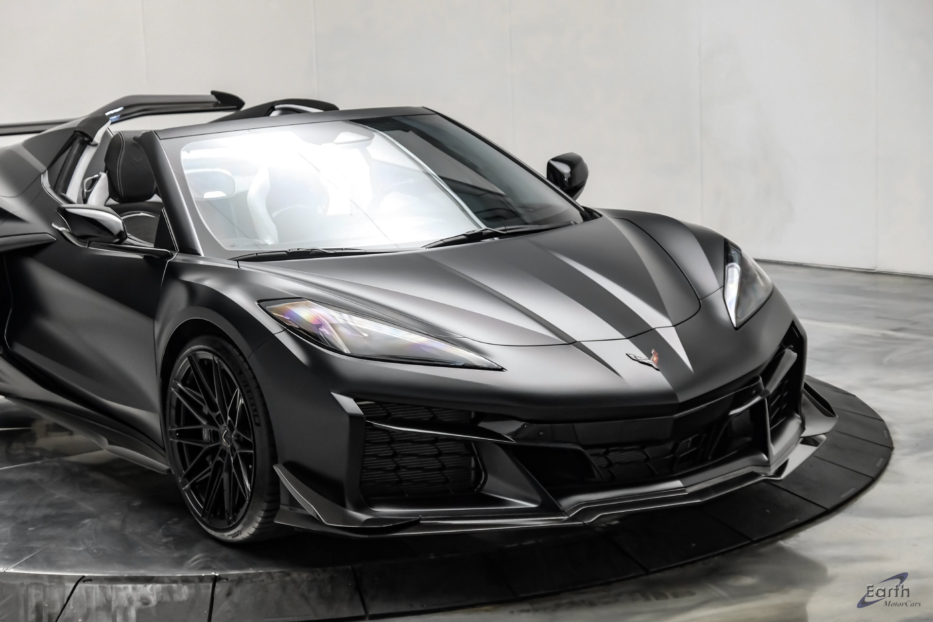 Used 2024 Chevrolet Corvette Z06 w/ Z07 Performance Package RWD image 33