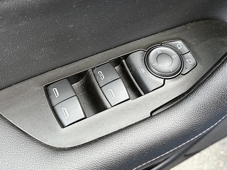 Used 2024 Chevrolet Blazer LT w/ Convenience Package FWD image 17