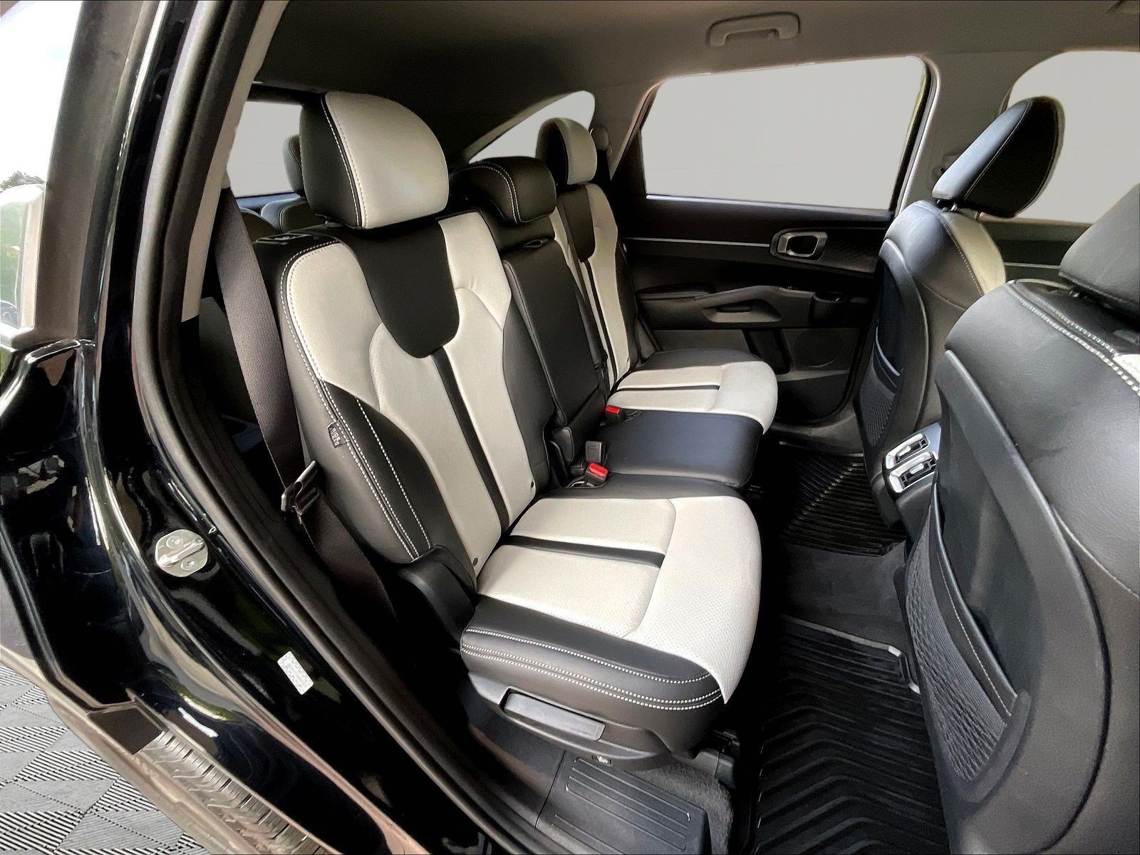Used 2025 Kia Sorento LX FWD image 24