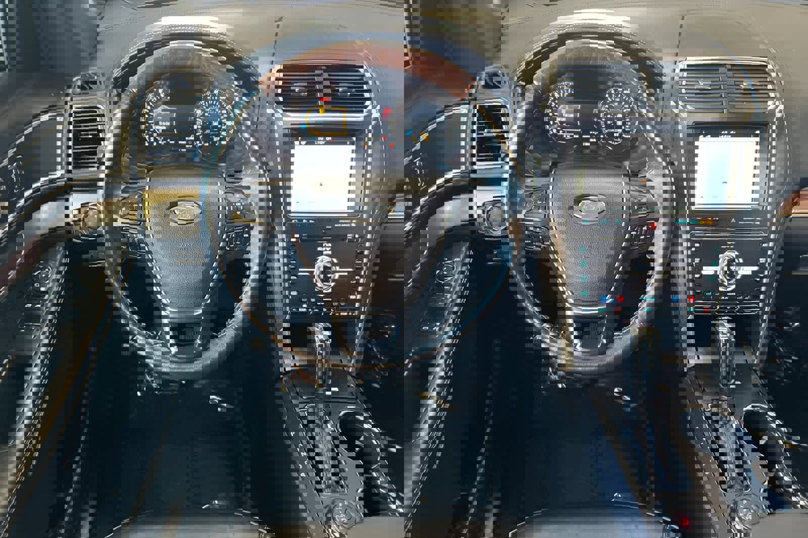 Used 2017 Ford Explorer Platinum image 15