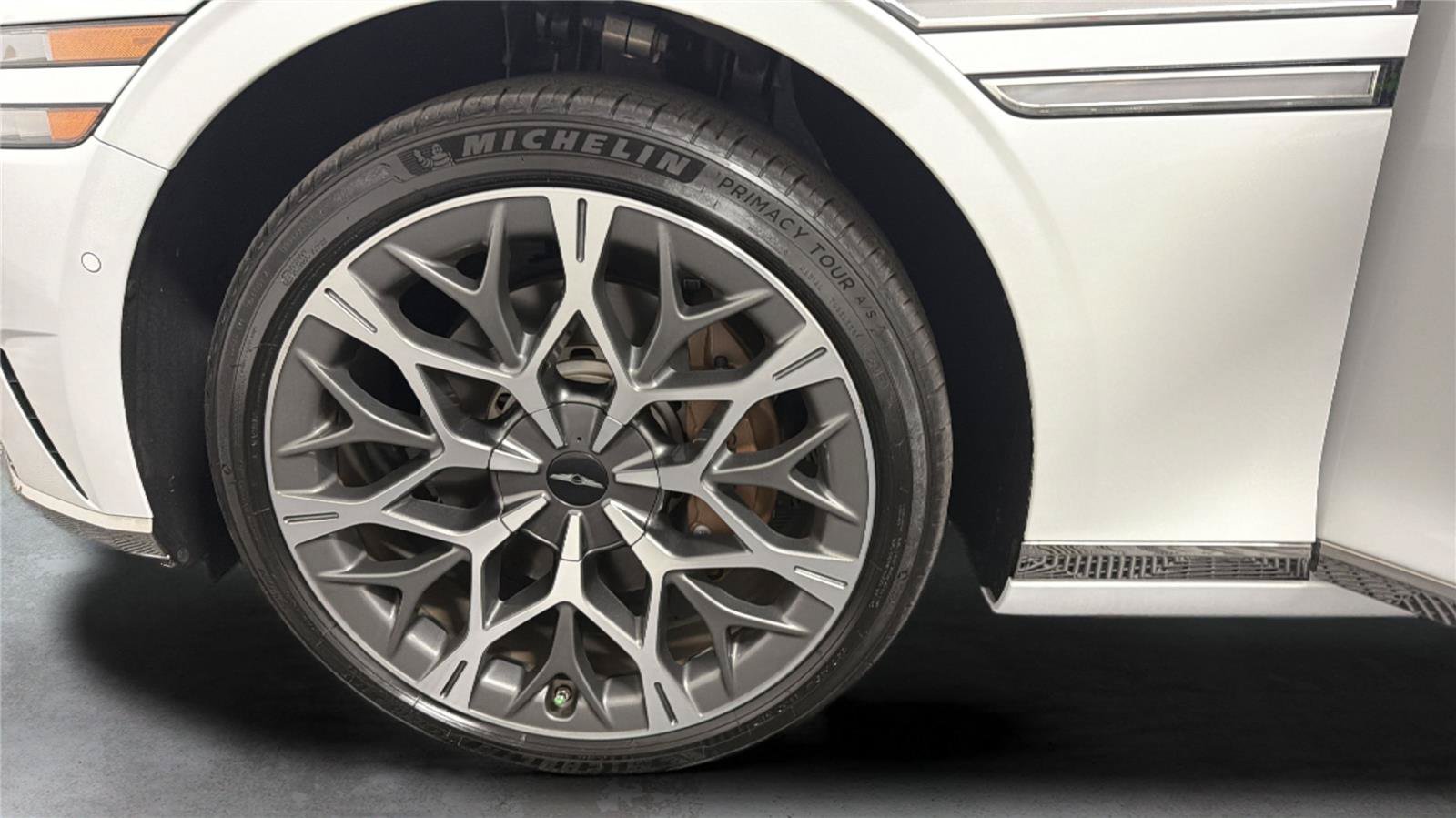 Used 2025 Genesis G90 3.5T AWD/4WD image 24