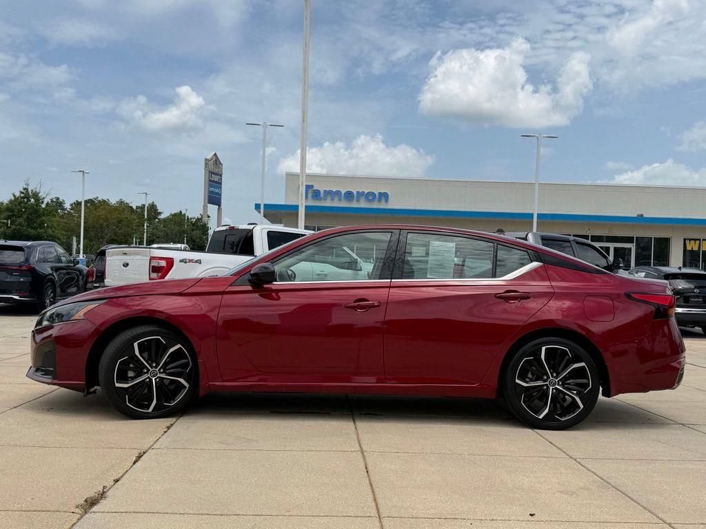 Used 2023 Nissan Altima 2.5 SR w/ SR Premium Package FWD image 7