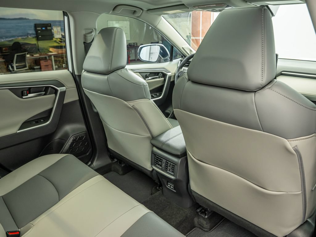 Used 2025 Toyota RAV4 Limited w/ Advanced Technology Package AWD/4WD image 40