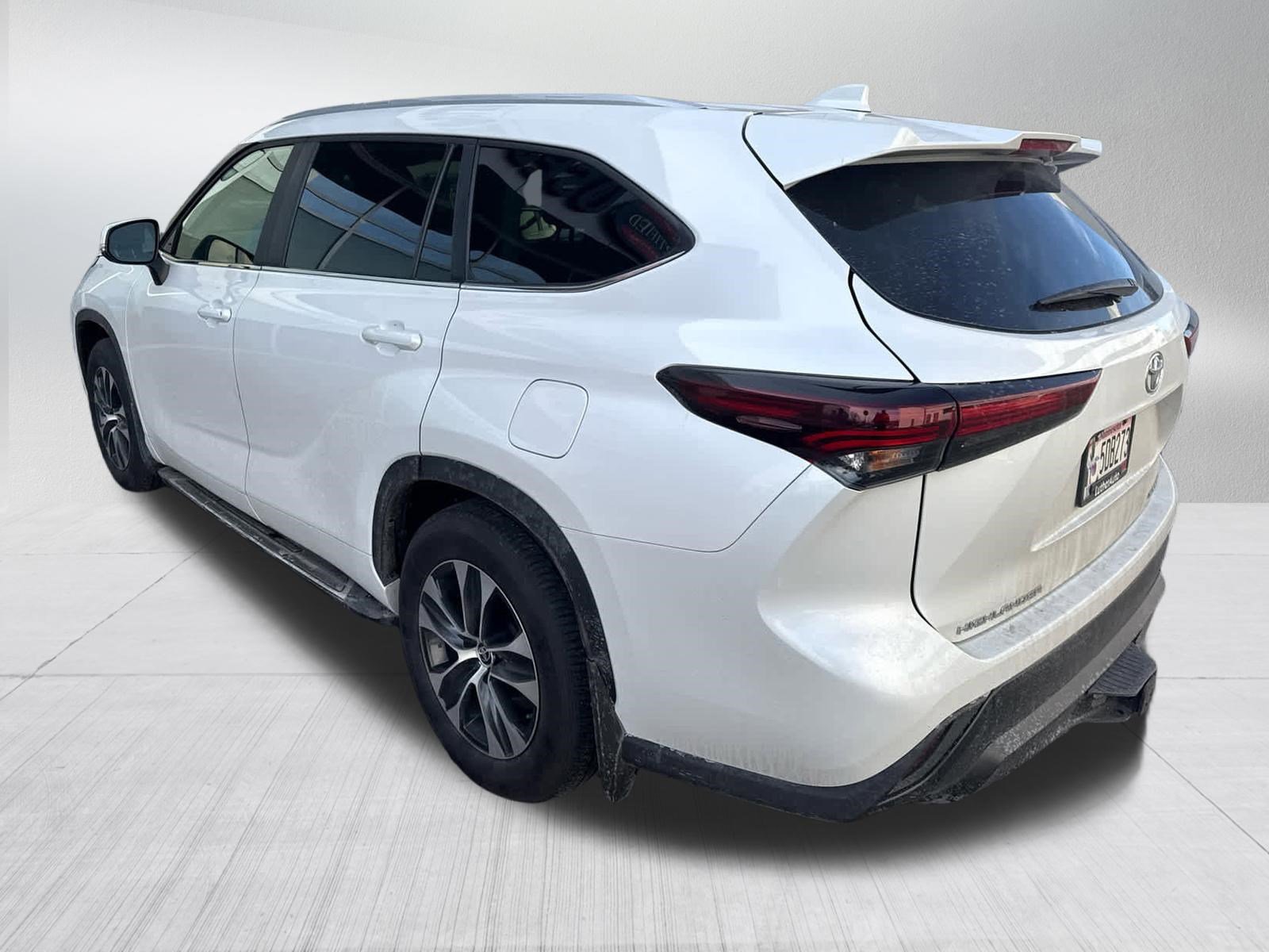 Certified 2024 Toyota Highlander XLE image 4