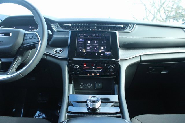 Used 2024 Jeep Grand Cherokee Laredo image 17