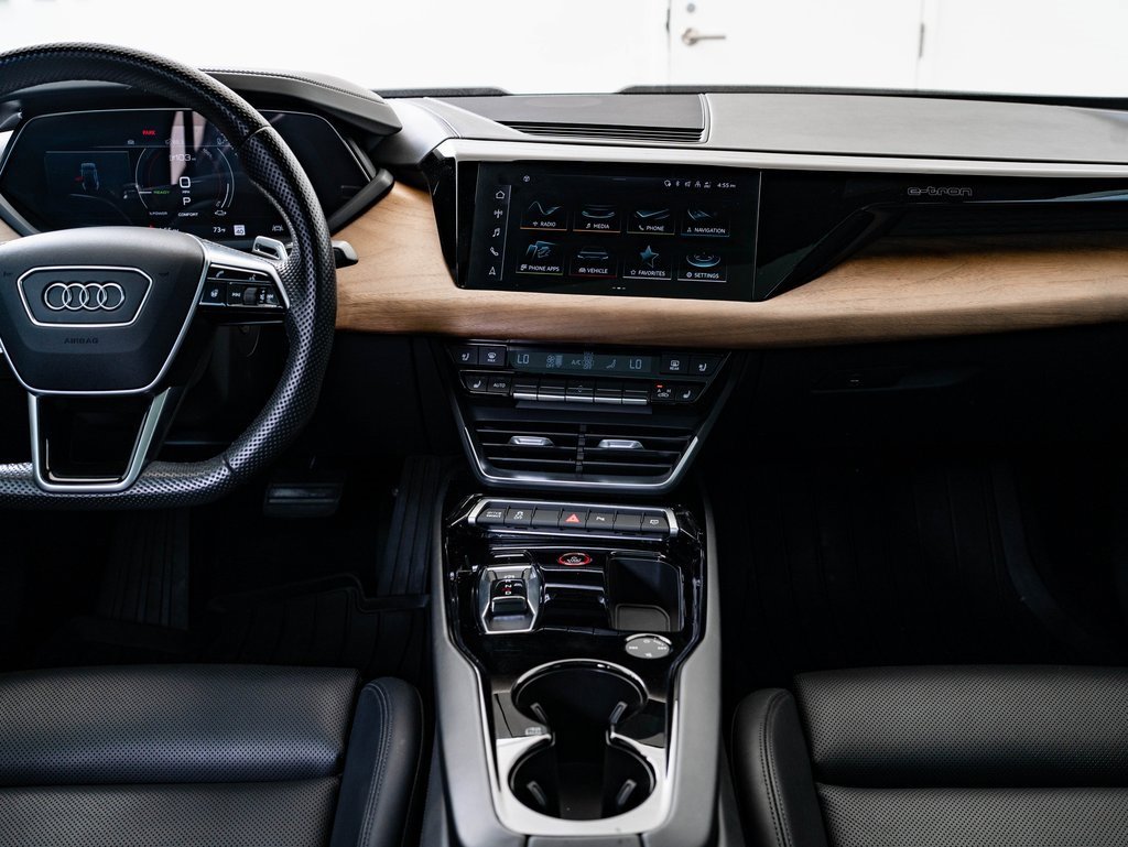 Used 2023 Audi e-tron GT Premium Plus image 32