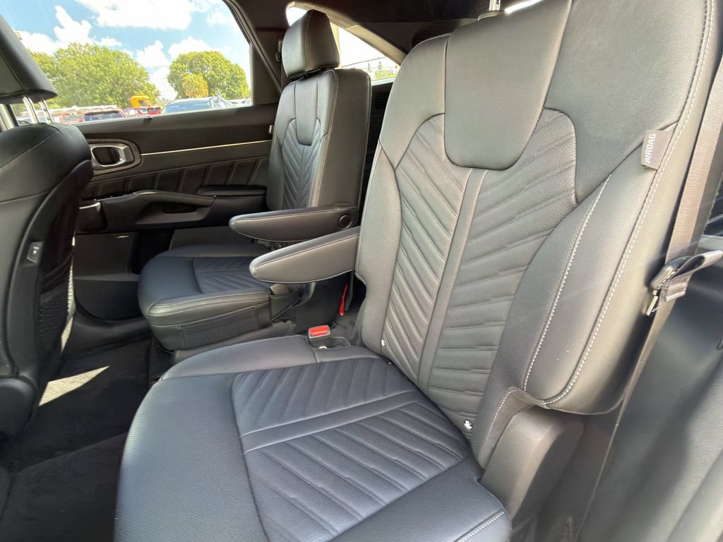 Certified 2025 Kia Sorento SX Prestige AWD/4WD image 22