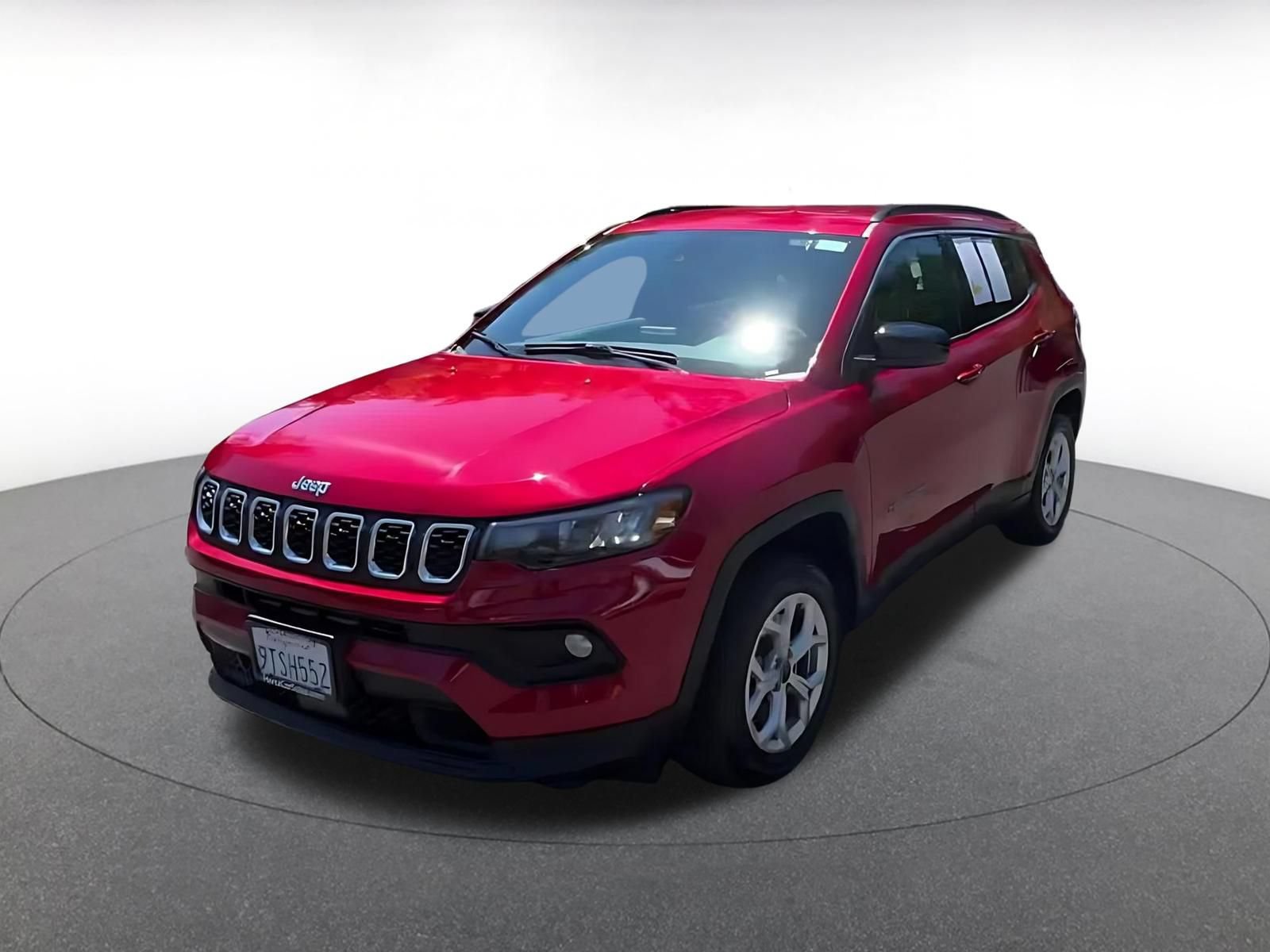 Used 2025 Jeep Compass Latitude AWD/4WD image 8