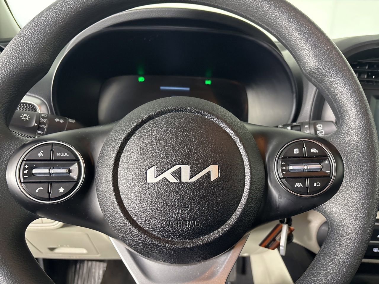 Used 2025 Kia Soul LX image 11