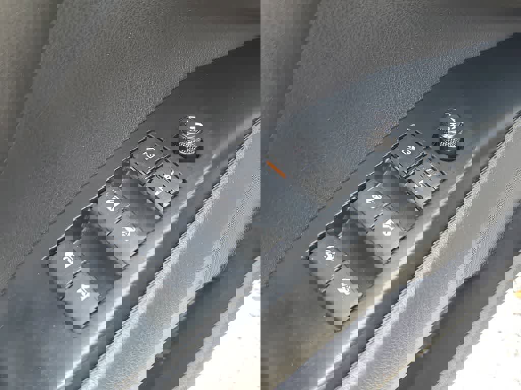 Used 2020 Toyota Camry LE image 17