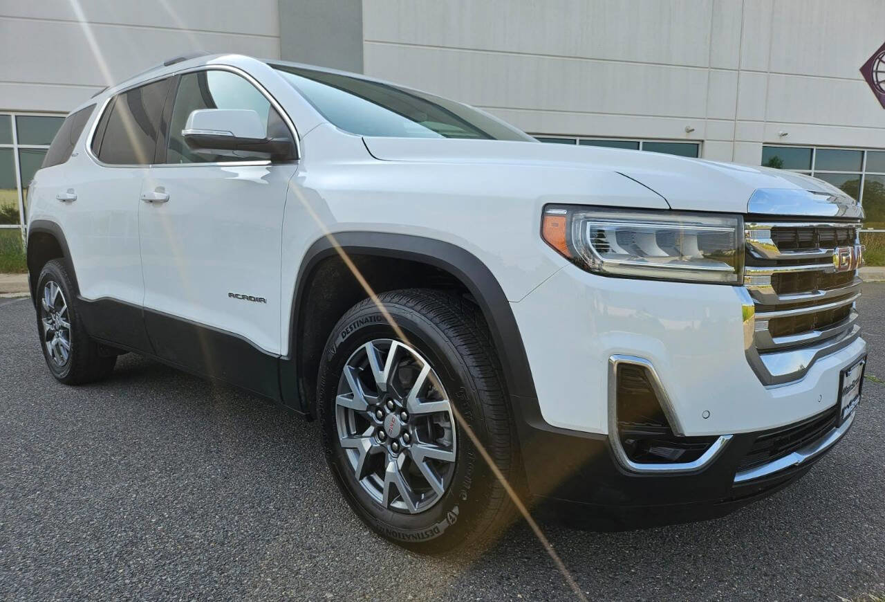 Used 2022 GMC Acadia SLT w/ LPO, Floor Liner Package image 7