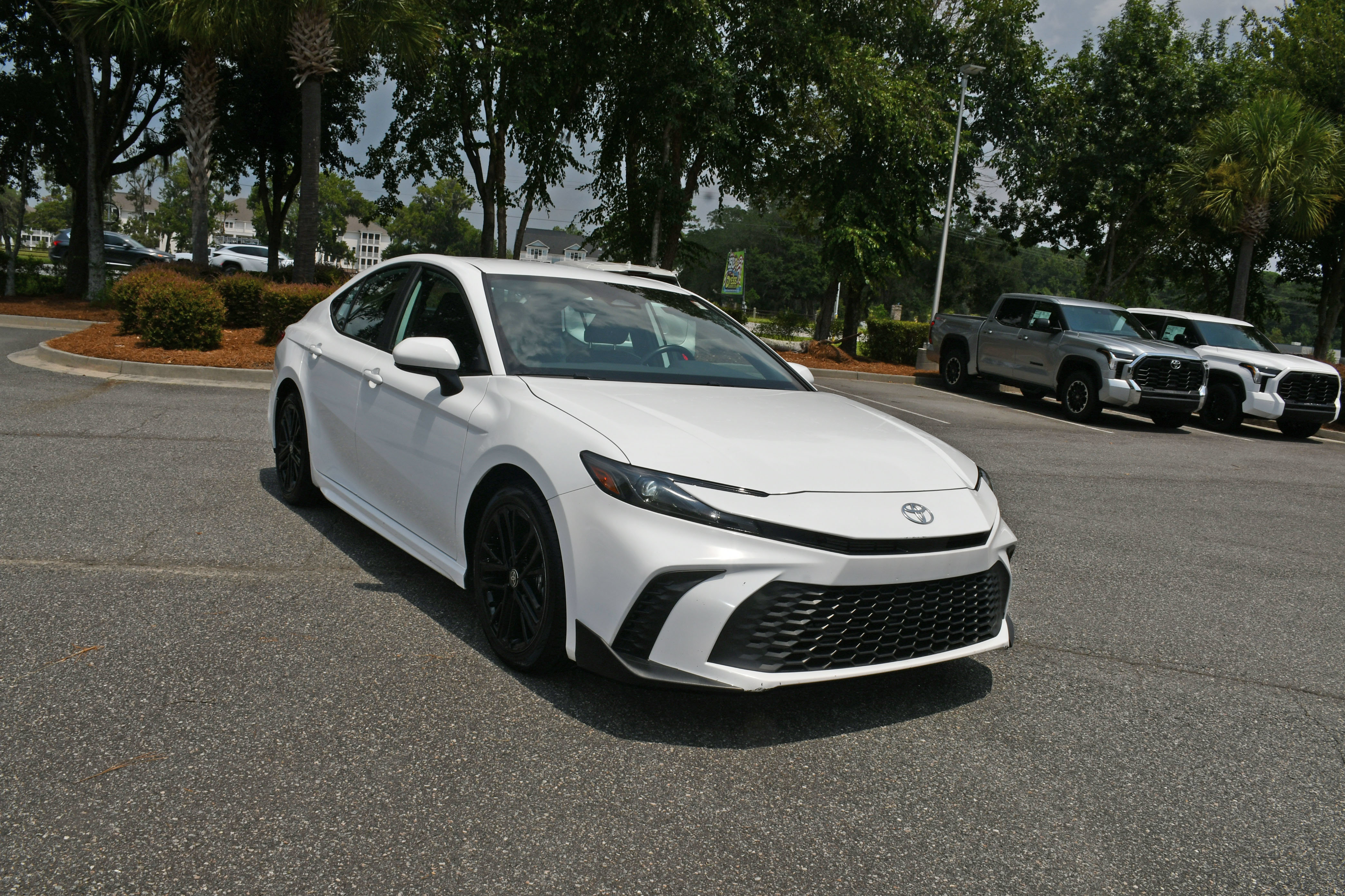 Used 2025 Toyota Camry SE FWD image 6