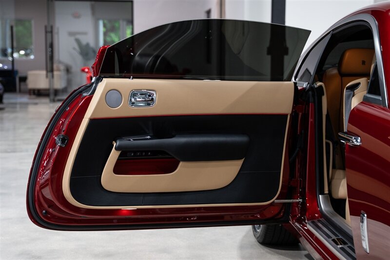 Used 2019 Rolls-Royce Wraith RWD image 32
