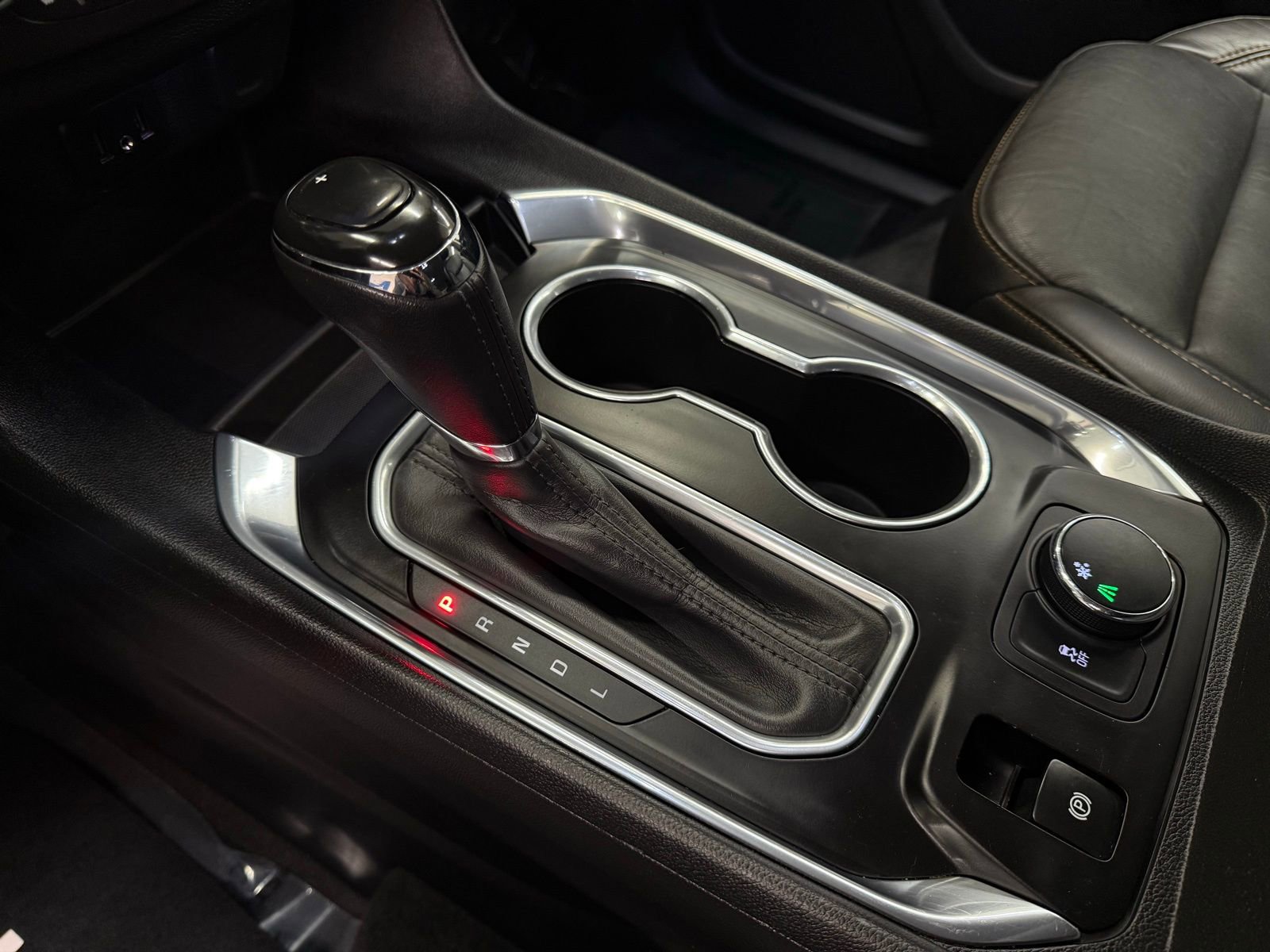 Used 2020 Chevrolet Traverse LT image 16