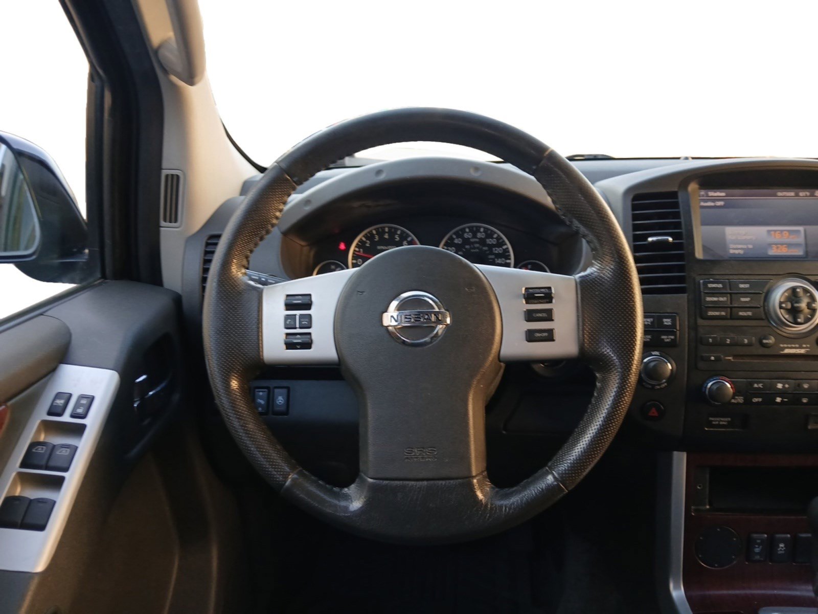 Used 2012 Nissan Pathfinder LE image 12