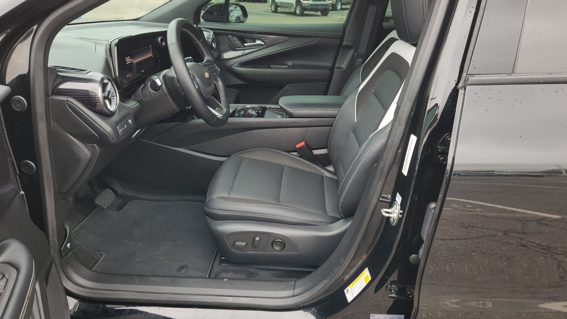 Used 2024 Chevrolet Blazer EV LT AWD/4WD image 18