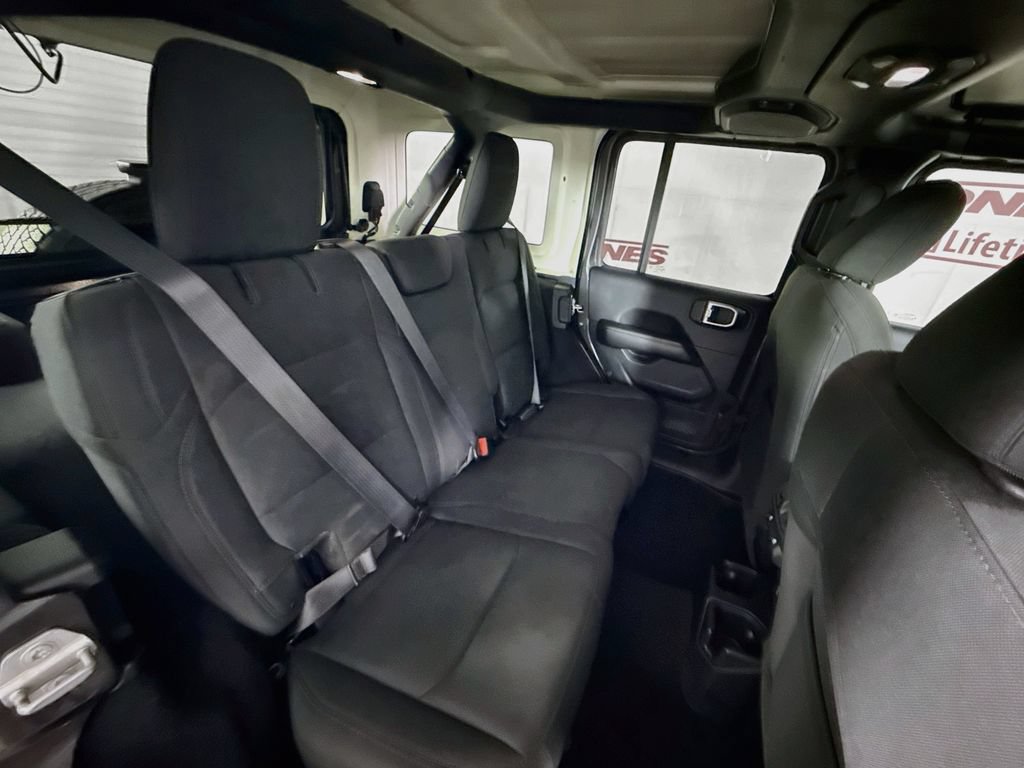 Used 2018 Jeep Wrangler Unlimited Sahara AWD/4WD image 29