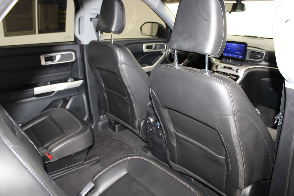 Used 2022 Ford Explorer XLT w/ Equipment Group 202A AWD/4WD image 34