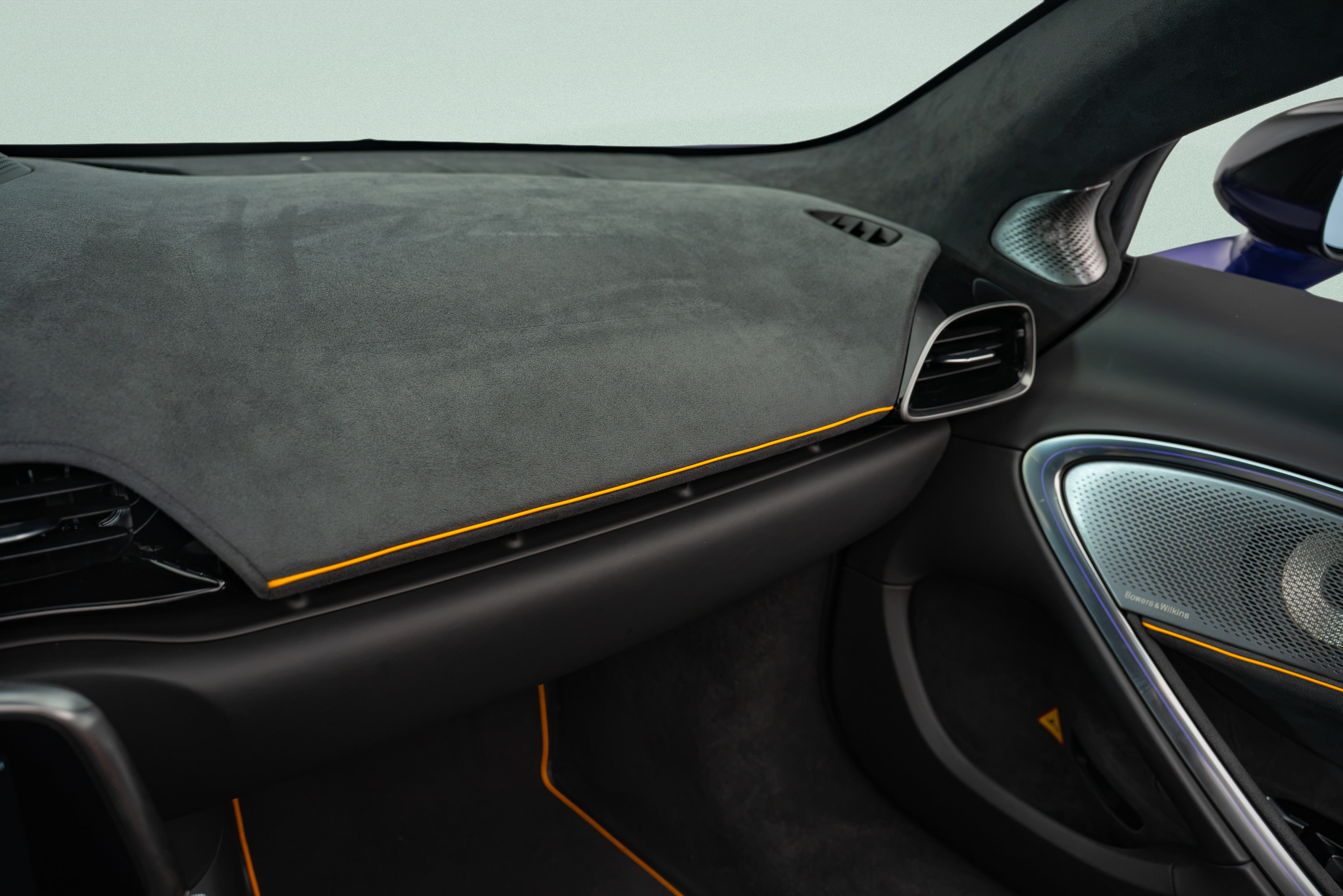 Used 2025 McLaren Artura Spider RWD image 15