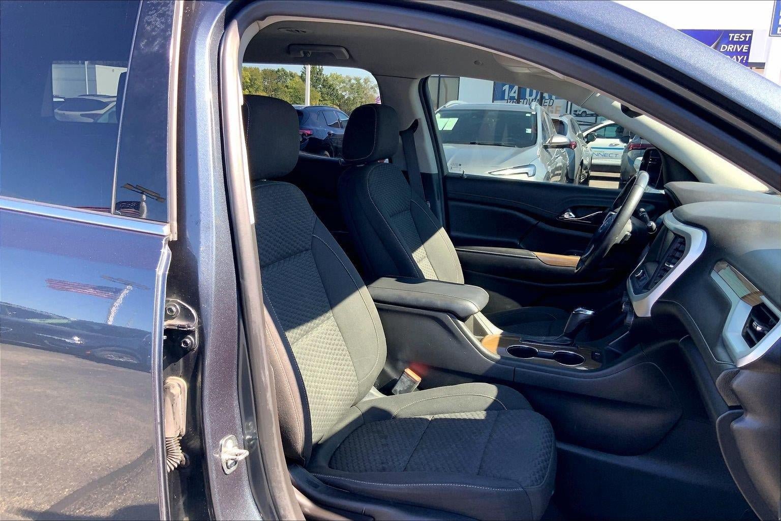 Used 2019 GMC Acadia SLE w/ LPO, Floor Liner Package FWD image 7