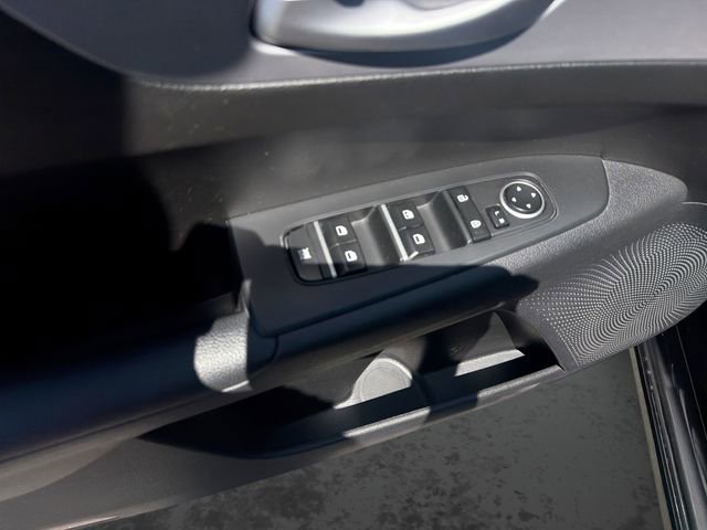 Used 2023 Kia Forte LXS image 21