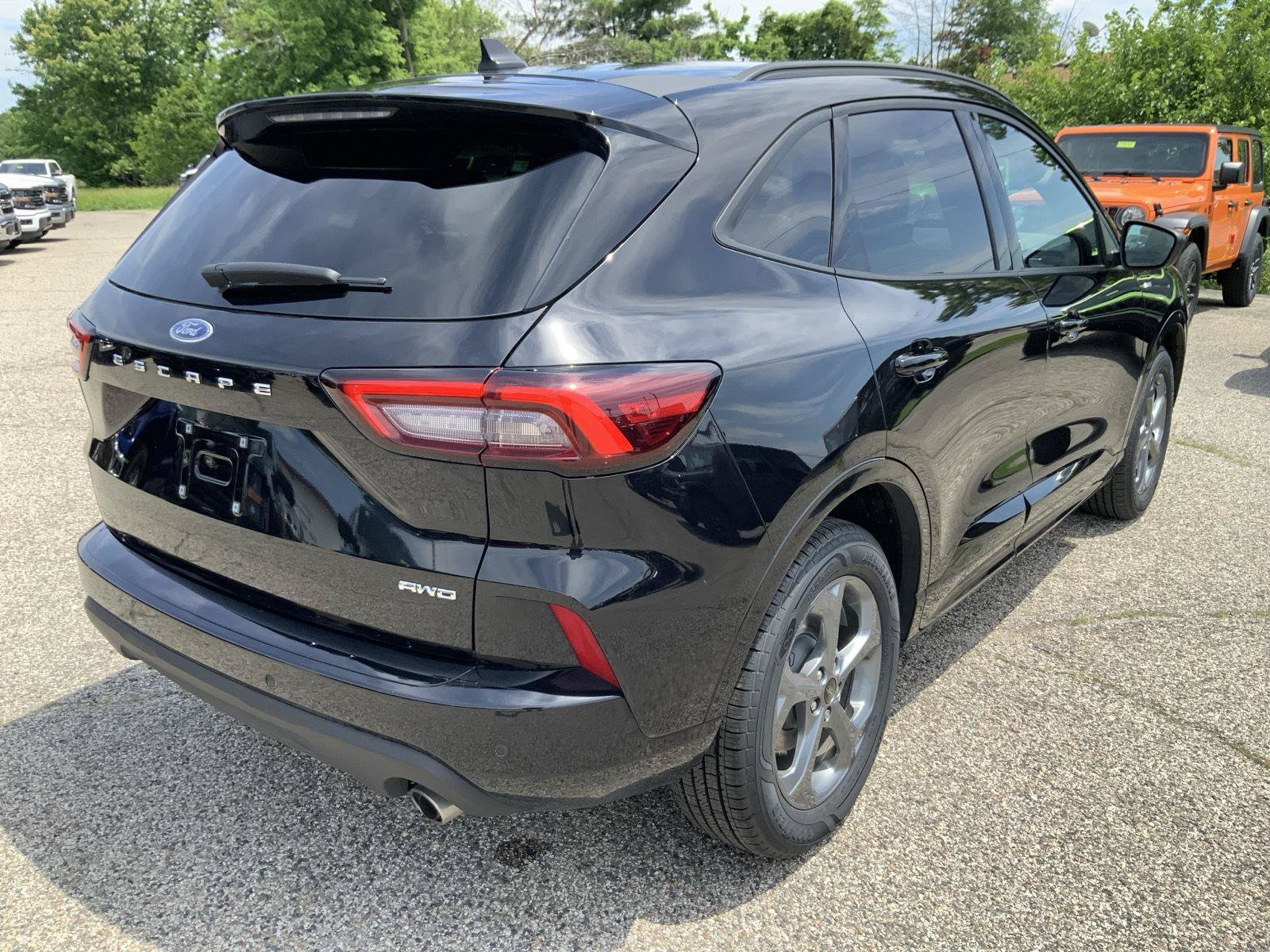 Used 2023 Ford Escape ST-Line w/ Tech Pack #1 AWD/4WD image 13
