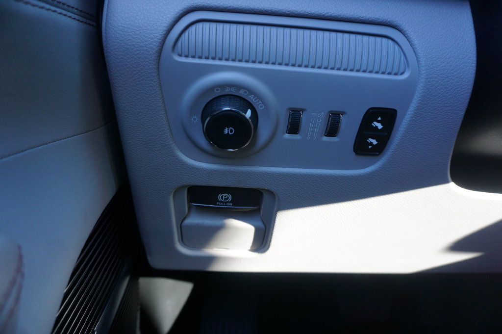 Used 2023 Jeep Grand Wagoneer 4WD image 5