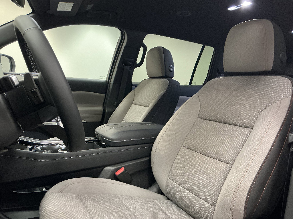 New 2026 Chevrolet Traverse LT w/ LPO, Floor Liner Package FWD image 9