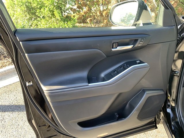 Certified 2023 Toyota Highlander Bronze Edition image 17