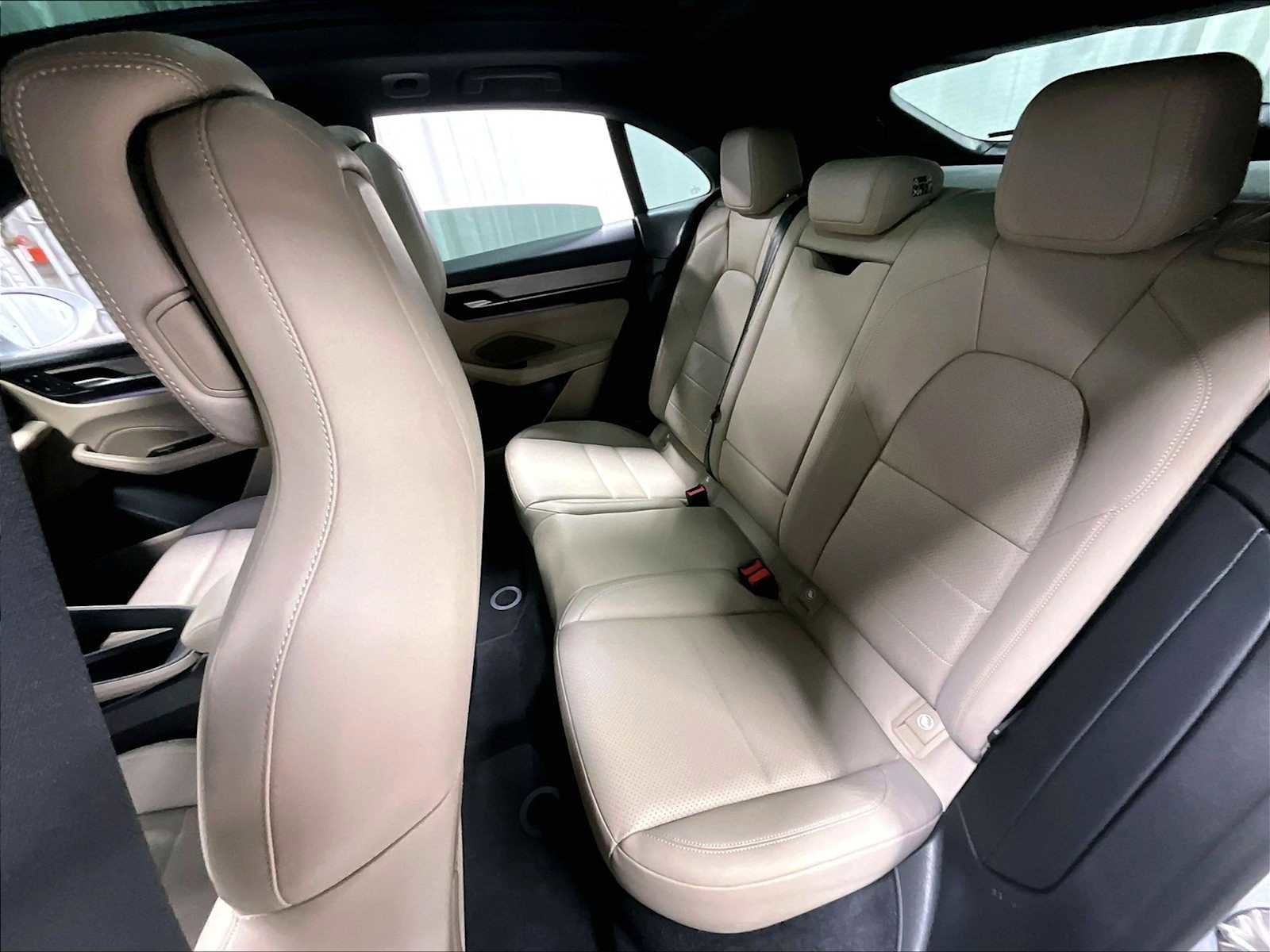 Used 2024 Porsche Macan 4 Electric image 31