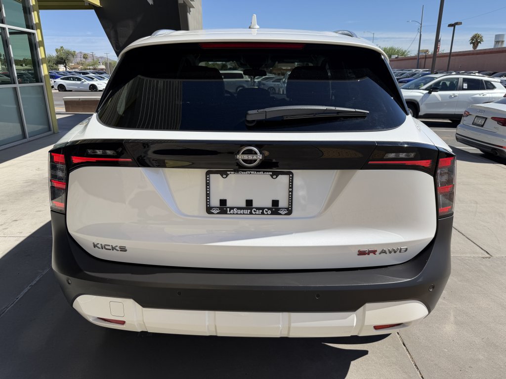 Used 2025 Nissan Kicks SR AWD/4WD image 13