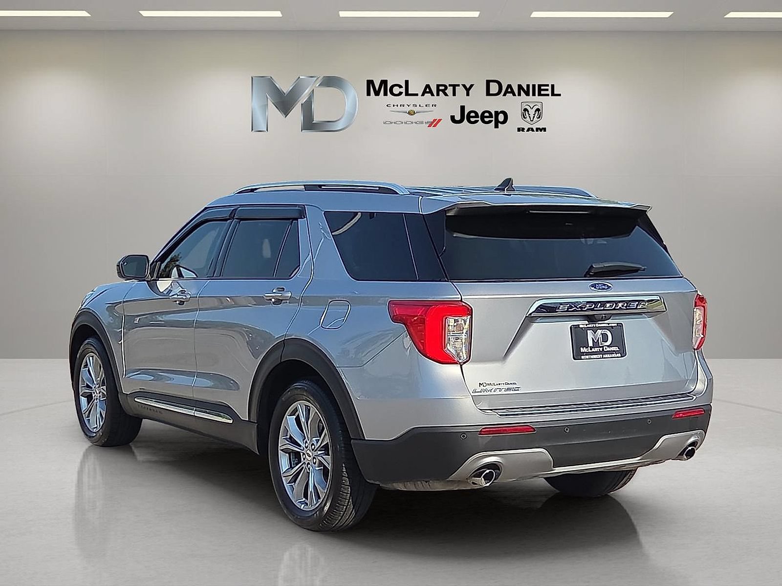 Used 2024 Ford Explorer Limited RWD image 4