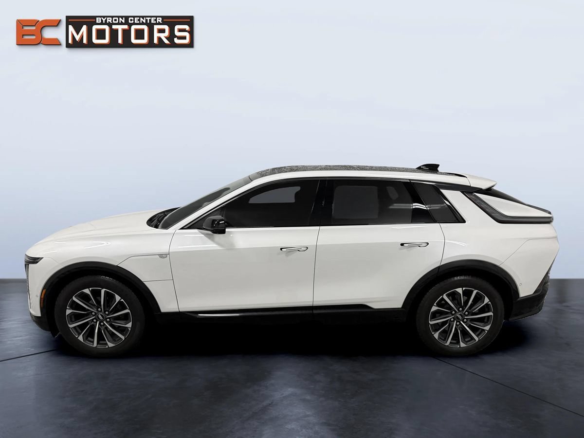 Used 2024 Cadillac Lyriq Sport RWD image 3