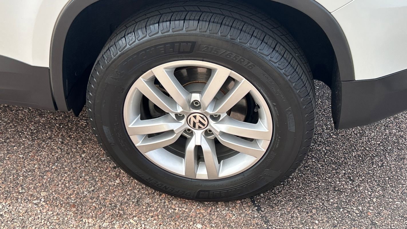 Used 2017 Volkswagen Tiguan S image 15