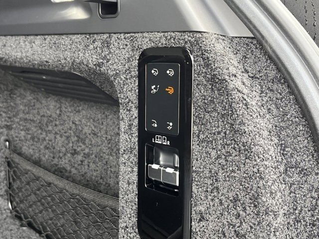 New 2025 Land Rover Range Rover SE image 19
