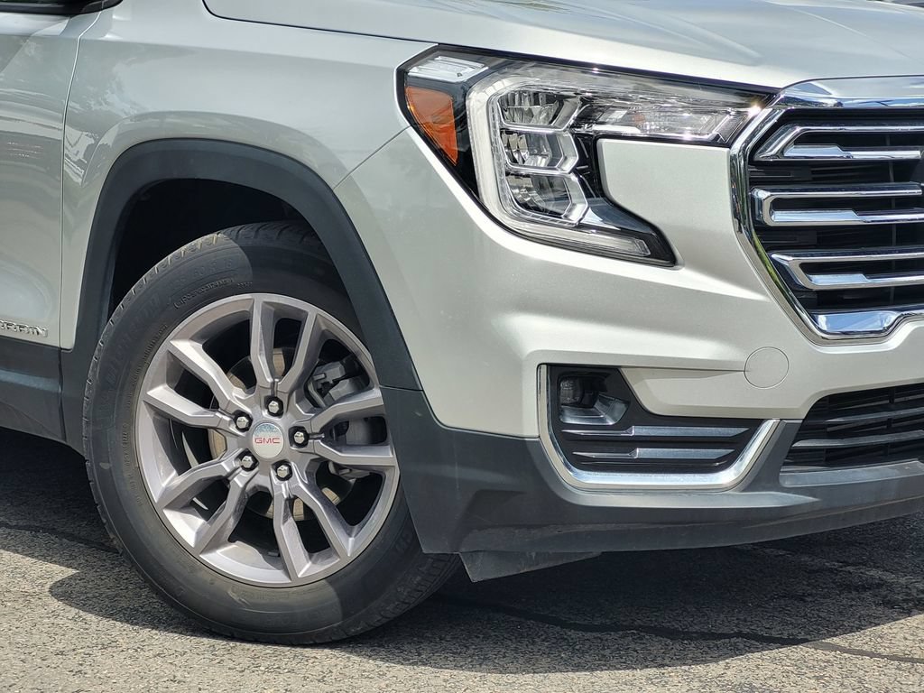 Used 2022 GMC Terrain SLT w/ Infotainment Package II AWD/4WD image 4