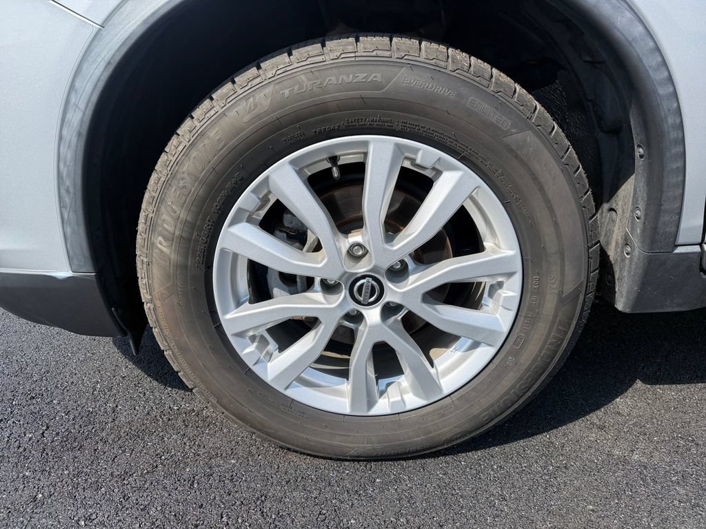 Used 2018 Nissan Rogue SV AWD/4WD image 26