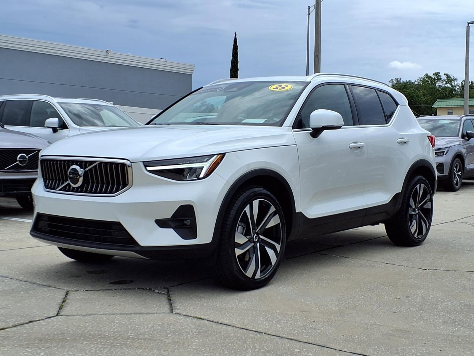 Certified 2023 Volvo XC40 B5 Plus w/ Protection Package Premier AWD/4WD image 3