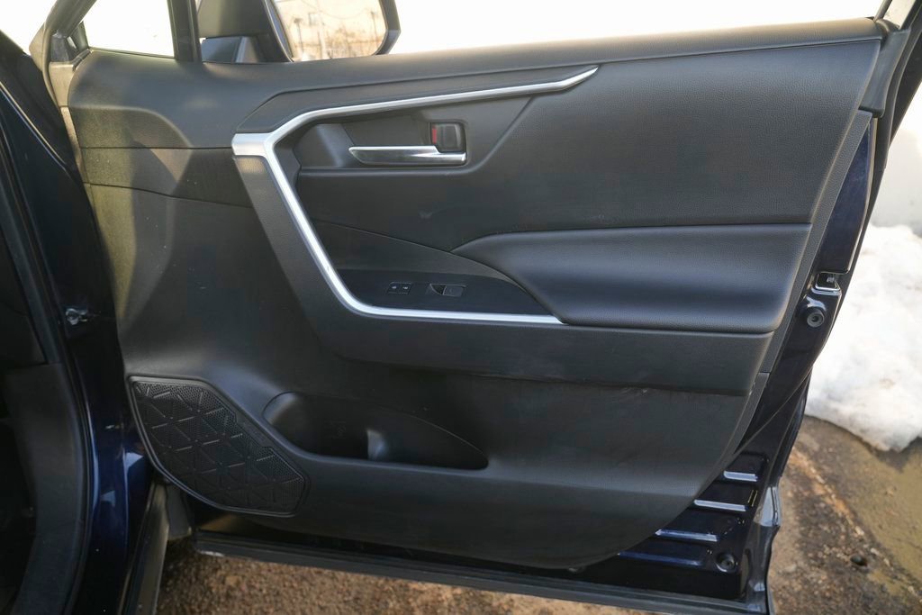 Used 2022 Toyota RAV4 XLE Premium image 27