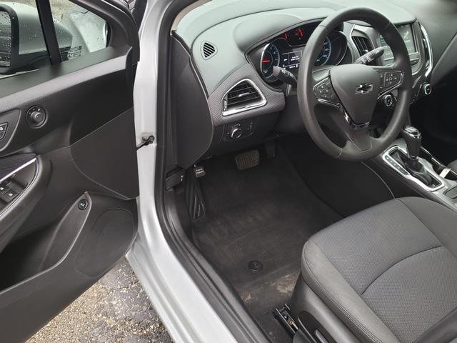 Used 2017 Chevrolet Cruze LT w/ Convenience Package FWD image 10