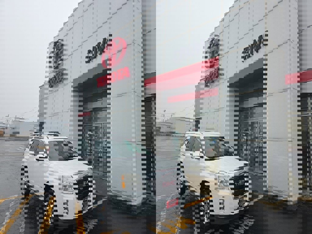 Used 2015 GMC Terrain SLE w/ Chrome Edition image 1